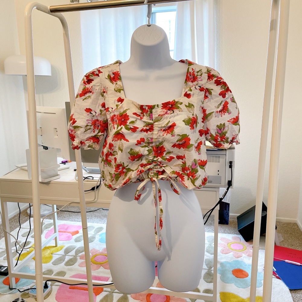 Korean floral adjustable top XS-S preowned red